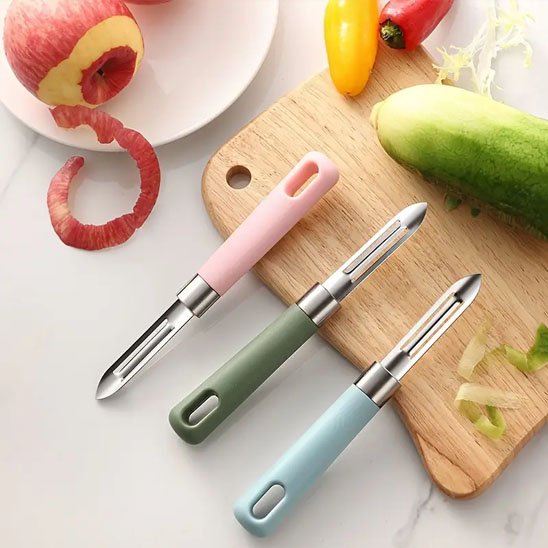 Econome couleur pastel rose vert bleu sur la table