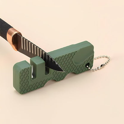 affuteur de couteaux verte et un couteau 