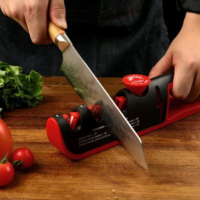 Aiguiseur de couteaux couleur rouge et noir
