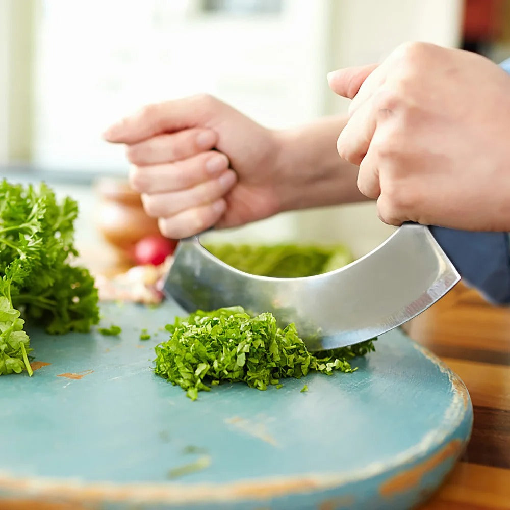 couper herbes avec couteau hachoir hachemache