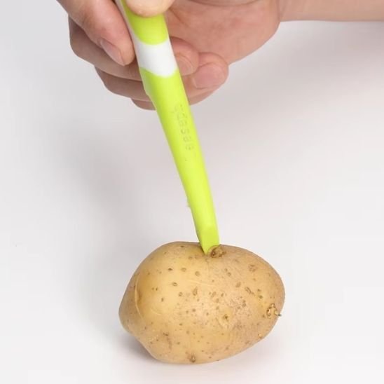 econome enlève l'imperfection sur la pomme de terre