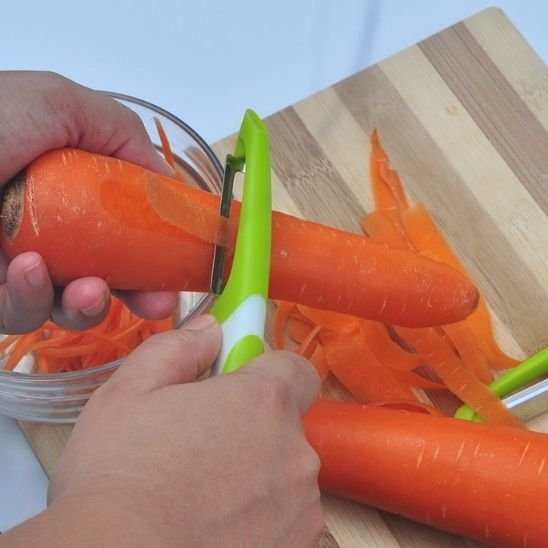 eplucher carotte avec econome peau neuf 