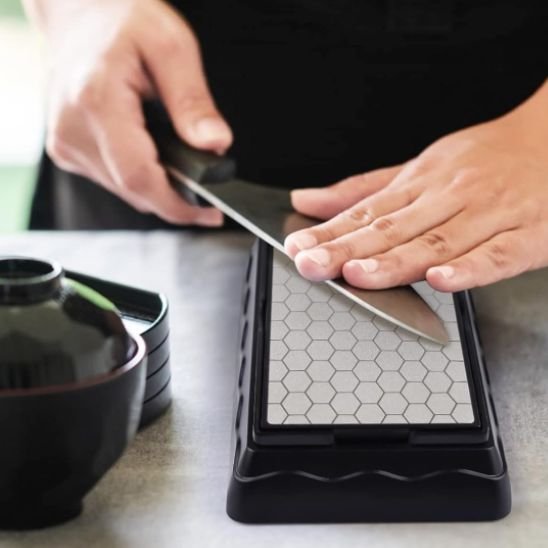 Pierre à aiguiser avec surface diamantée