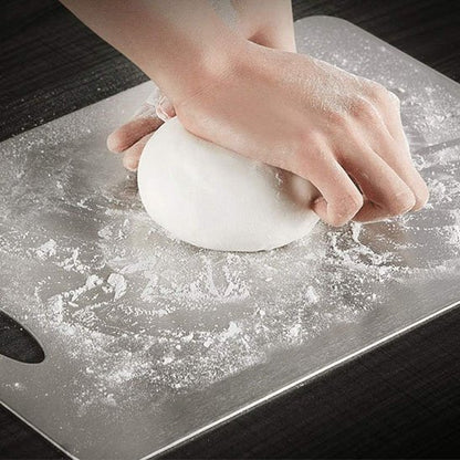 Planche a decouper facilitant le pétrissage et manipulation
