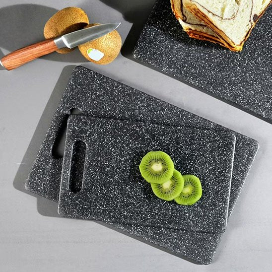 planche à découper surface texturée aspect granit noir