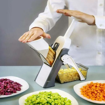 preparation digne d un chef avec cuisine mandoline