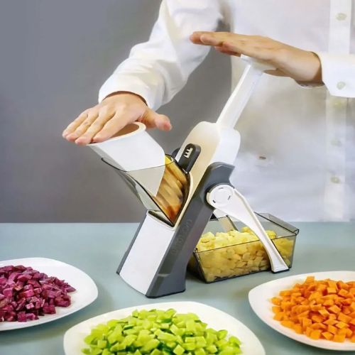 preparation digne d un chef avec cuisine mandoline