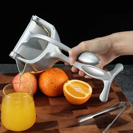 préparation rapide pour vos cocktails avec presse agrume