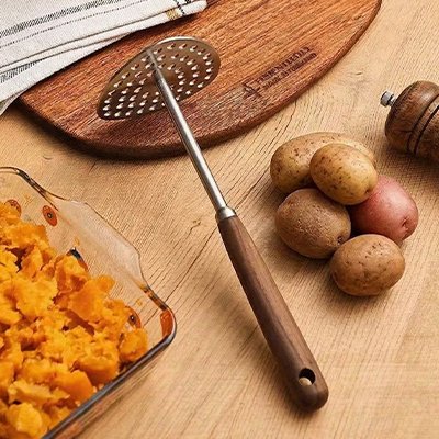 Presse puree doté de 48 petits trous 